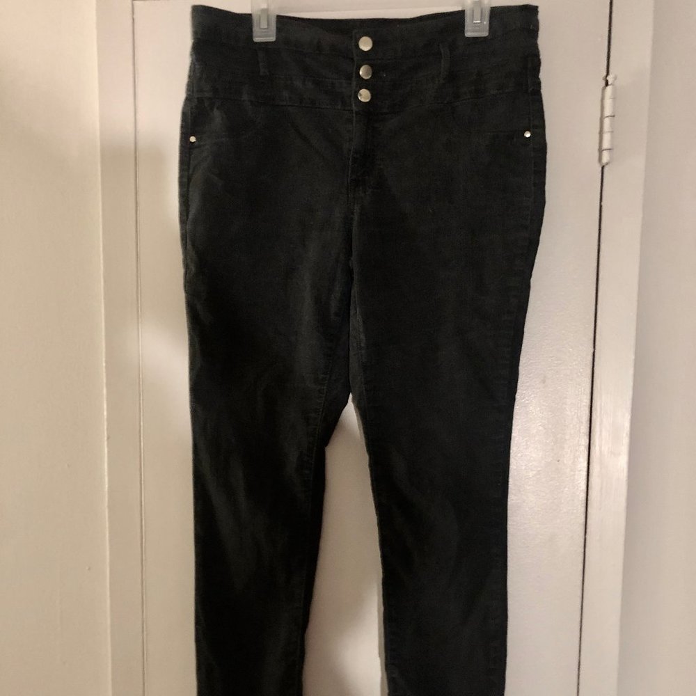 High-waisted Black Faded Jeans